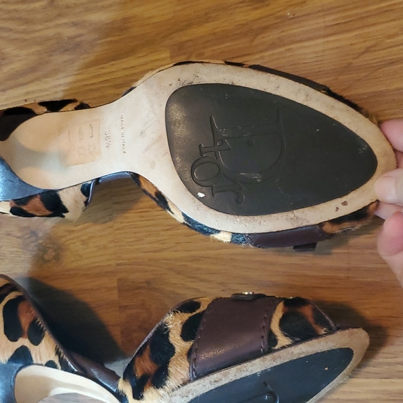 Peep toe pumps - Picture 3 of 5